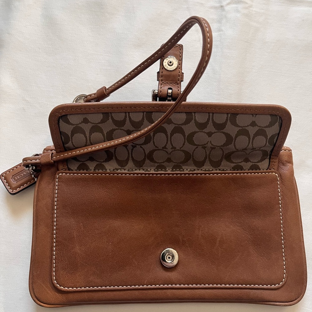 Coach Vintage Quality Smooth Leather Wristlet With Silver Hardware and Buckle - Picture 4 of 8